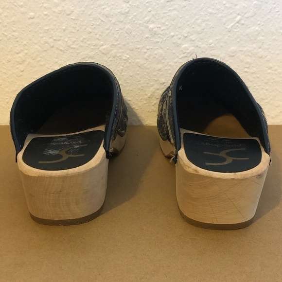 CAPE CLOGS Wooly Shoes Women's Size 5.5-6 Blue Handmade Floral Slip-Ons - Picture 5 of 12